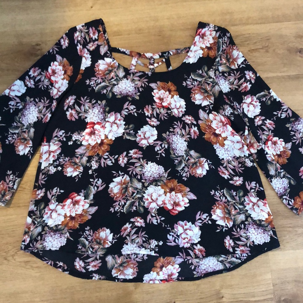 Charming Charlie Floral Top
